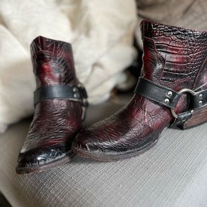 Freebird Santiago. Size 8